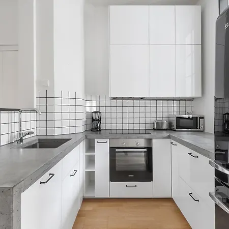 아파트 Wehost Fabulous 2br In Prestigious Punavuori @iso Roobertinkatu 26 *