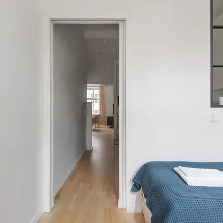 아파트 Wehost Fabulous 2br In Prestigious Punavuori @iso Roobertinkatu 26 헬싱키