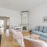 Apartment Wehost Fabulous 2br In Prestigious Punavuori @iso Roobertinkatu 26